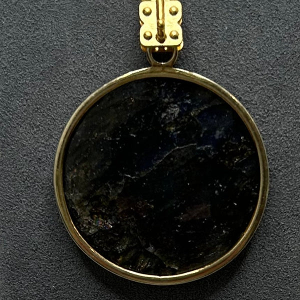 Vignette - Round Labradorite Stone Set in Gold