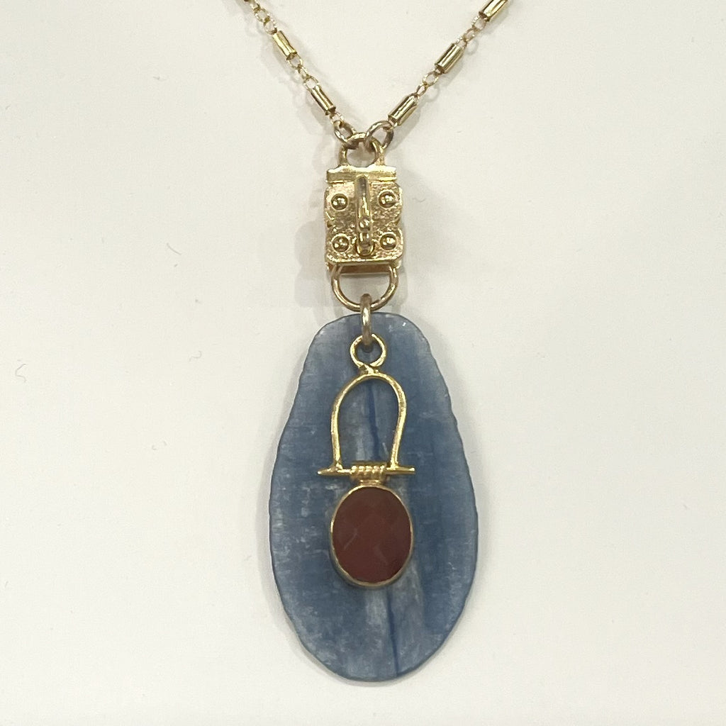 Sennod Vignette - Kyanite & Carnelian