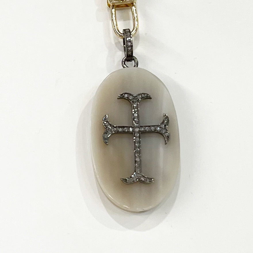 Vignette - Oval Horn w/Diamond Cross