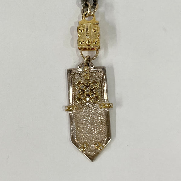Vignette - Axis Shield w/Diamond Clover