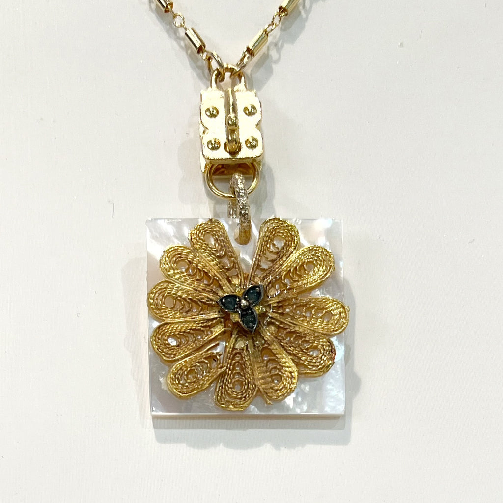 Sennod Vignette - Mother of Pearl Sqaure Accented With Flower