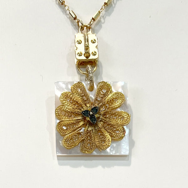 Sennod Vignette - Mother of Pearl Sqaure Accented With Flower