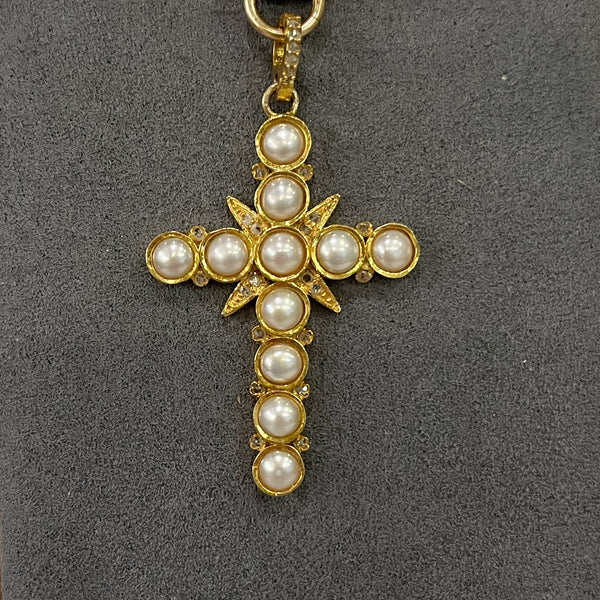 Vignette - Pearl & Diamond Cross