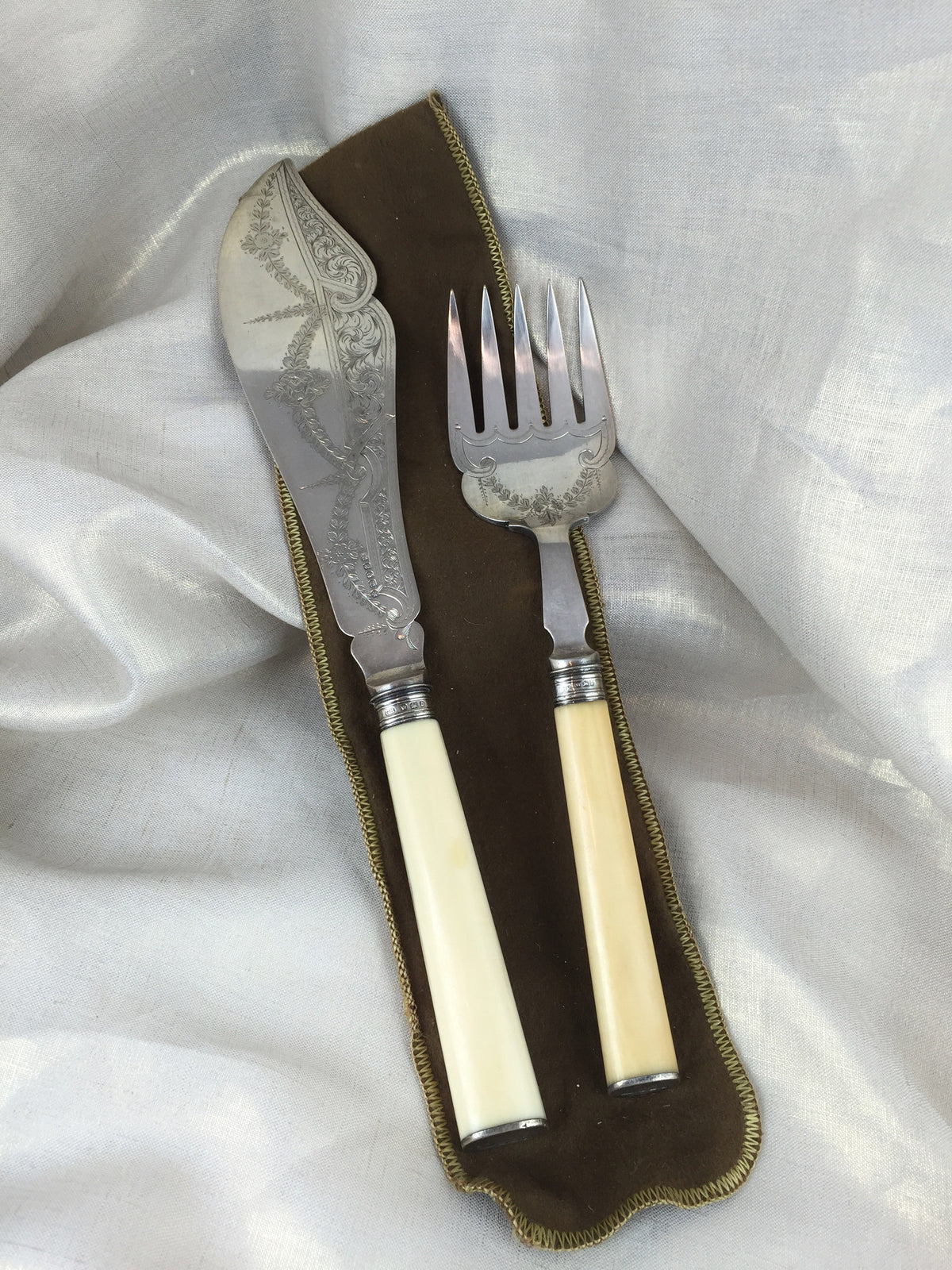 英国製アンティーク　フィッシュサーバー Antique Victorian Fish Servers, 1894 Silver Plated Serving Set