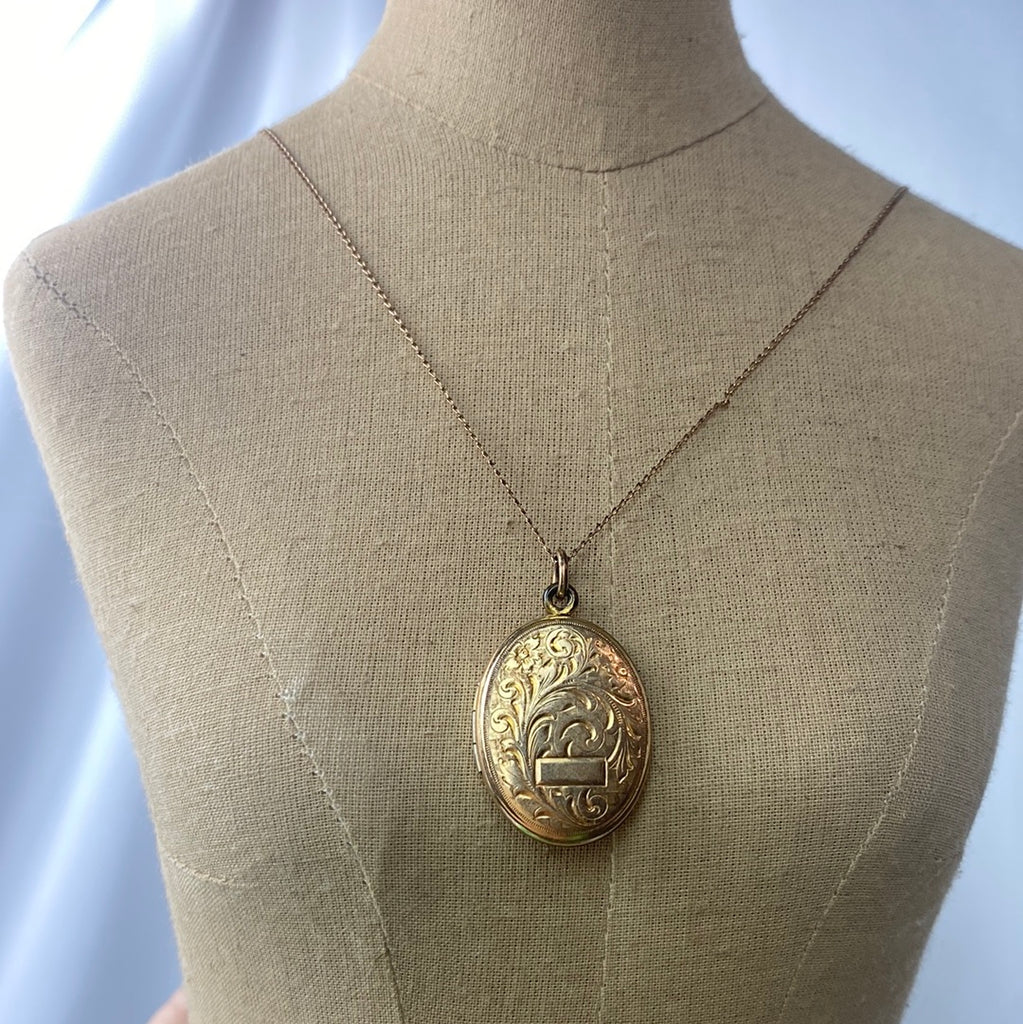 Estate Collection Necklace - Gold Chain w/Oval Locket