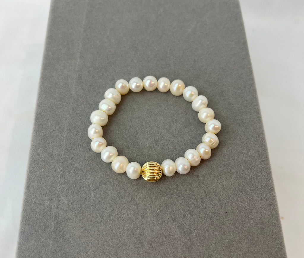 Bracelet - Freshwater Pearl Bracelet w/14K Gold Fluter Bead